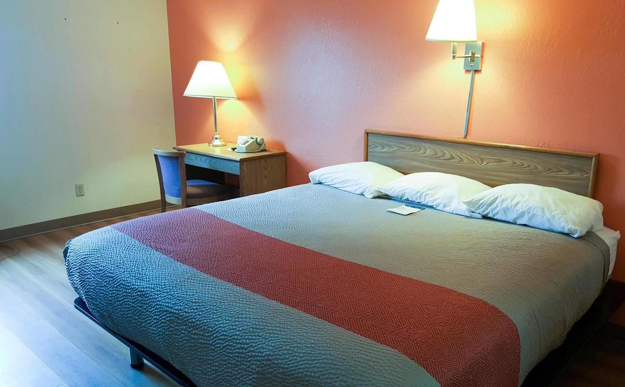 Motel 6-Saukville, Wi 外观 照片