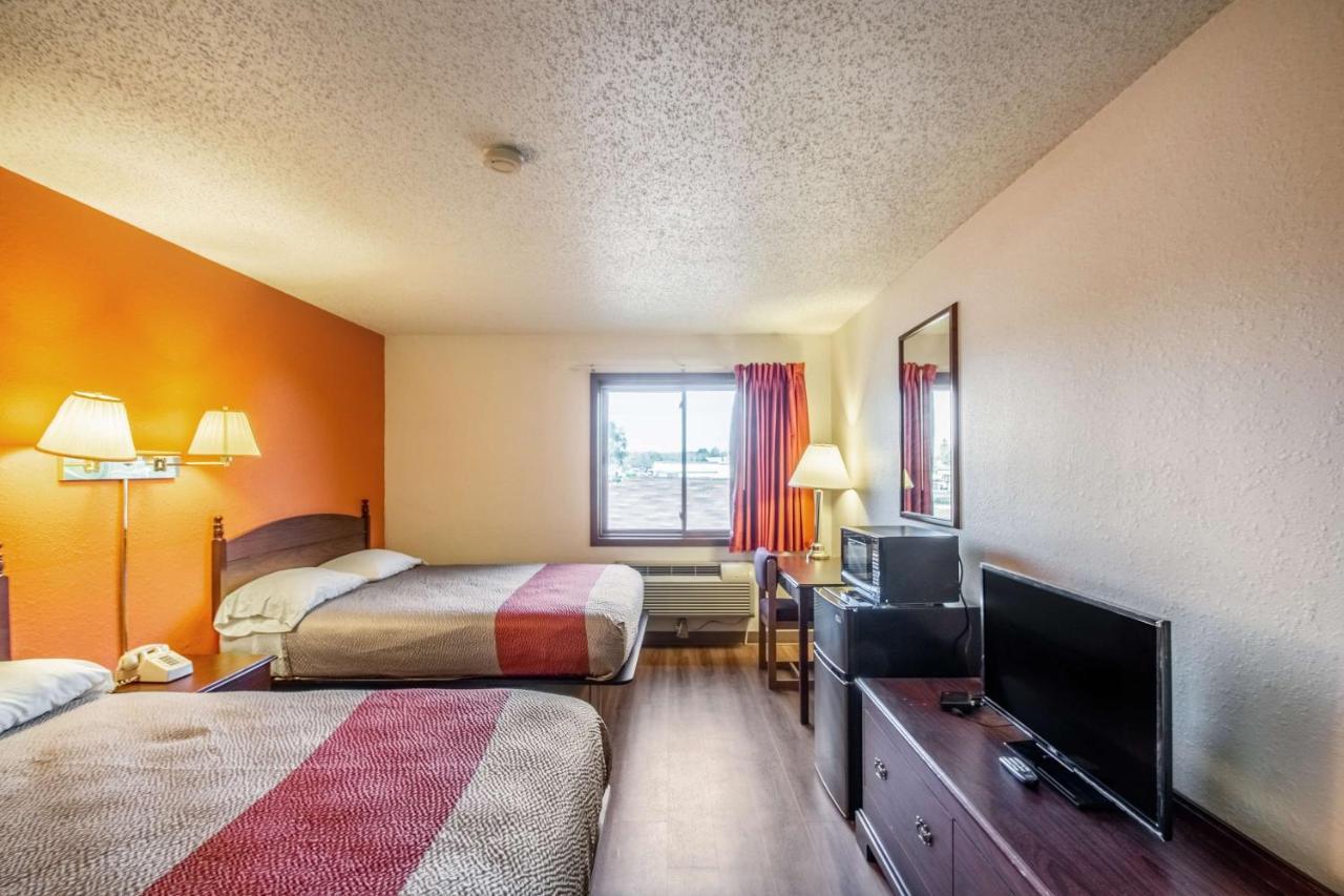 Motel 6-Saukville, Wi 外观 照片
