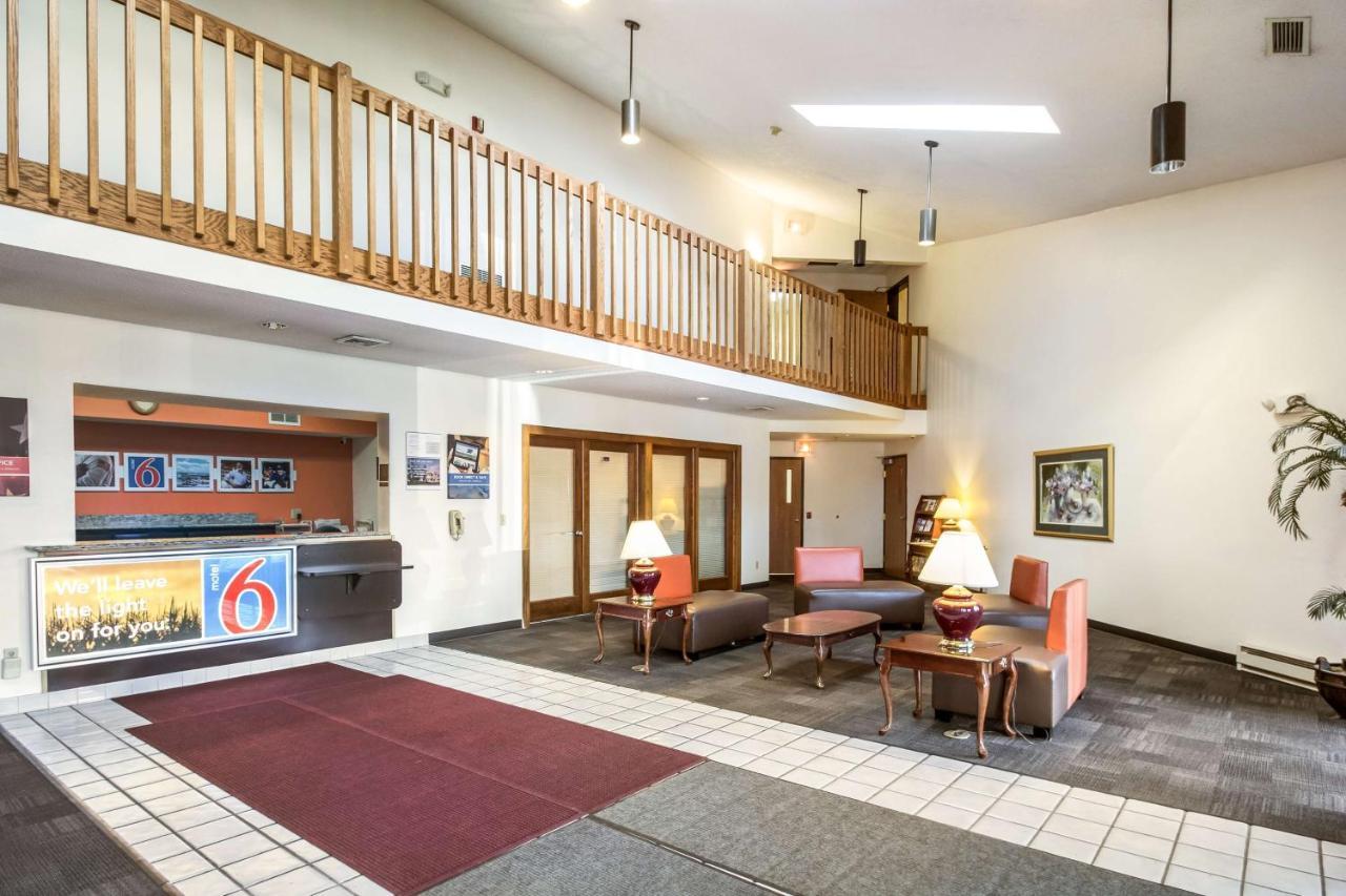 Motel 6-Saukville, Wi 外观 照片