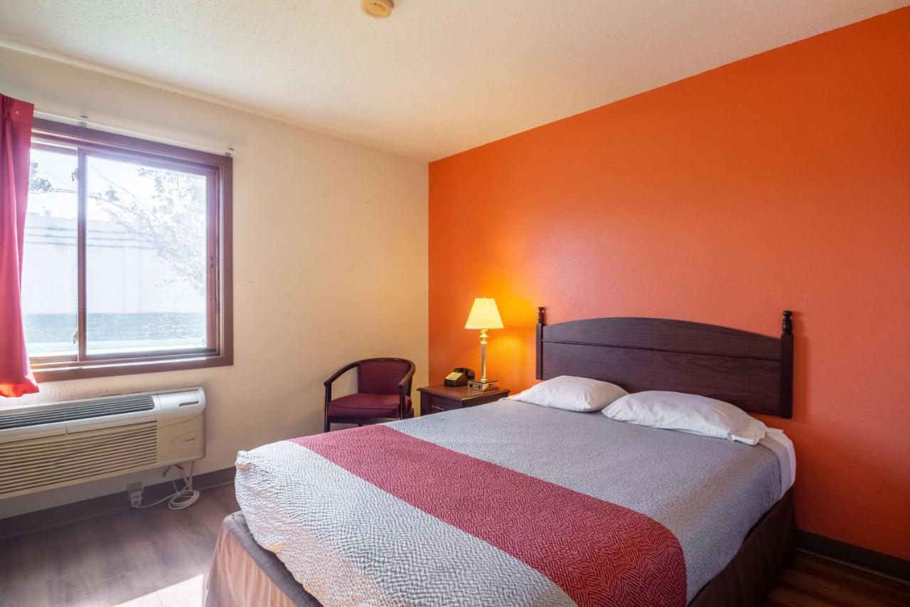 Motel 6-Saukville, Wi 外观 照片